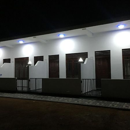 Sea Breeze Hotel Bentota Exterior photo